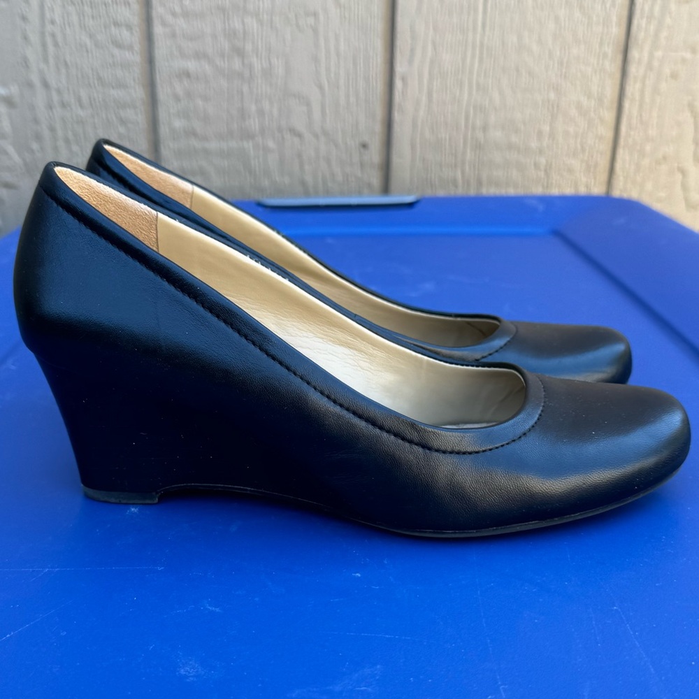 Naturalizer Hydie black leather wedges